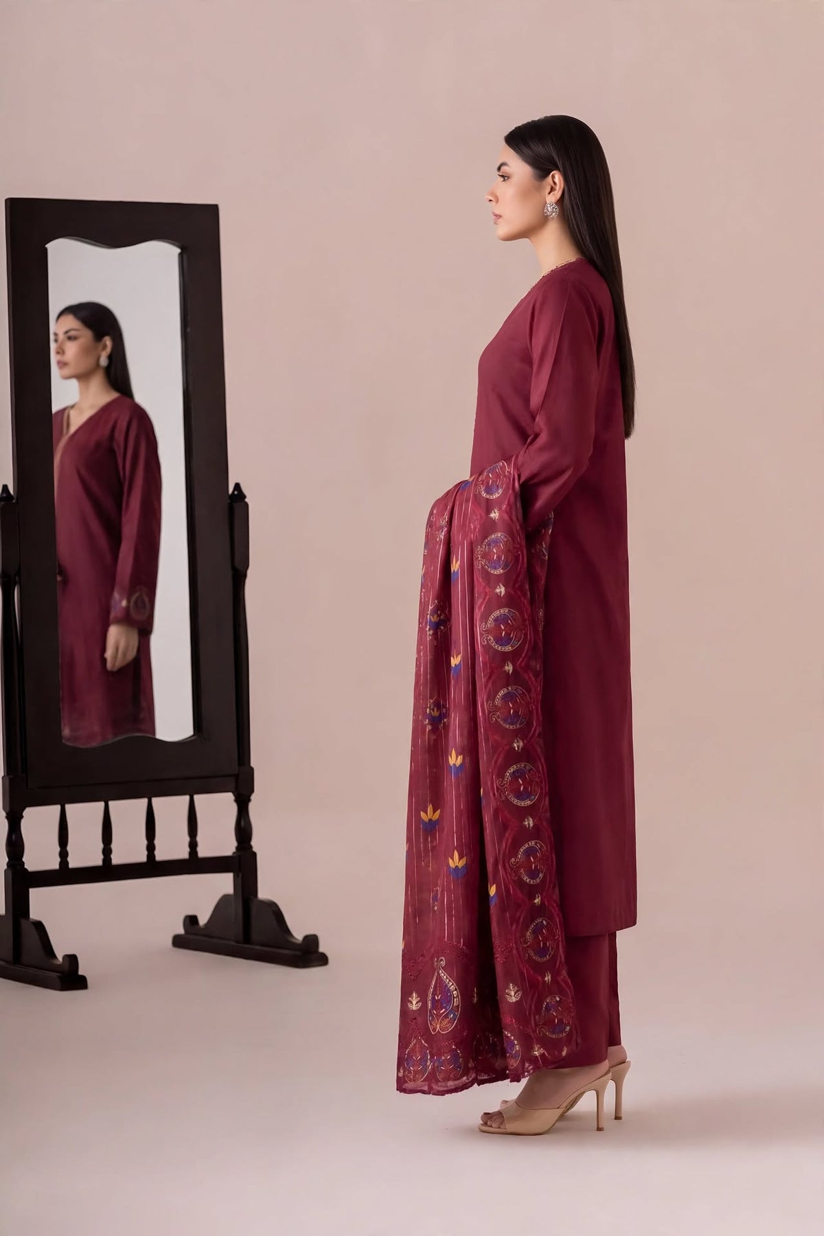 Pakistani Women's Casual Wear 3 pc Suit Linen Marron| 1500 | Designer Rack
